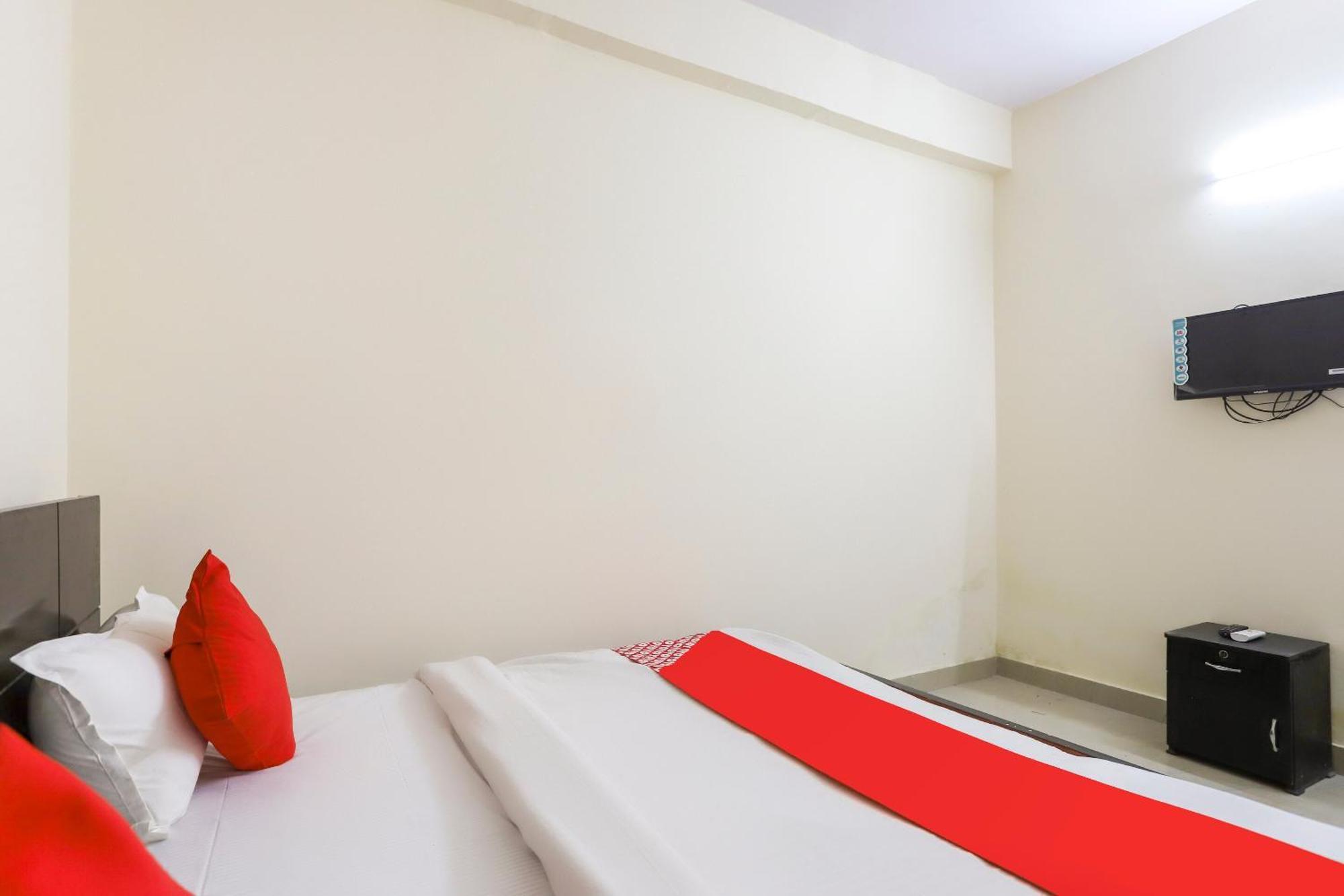 Hotel OYO 62106 Royal Residency Indirapuram Exterior foto